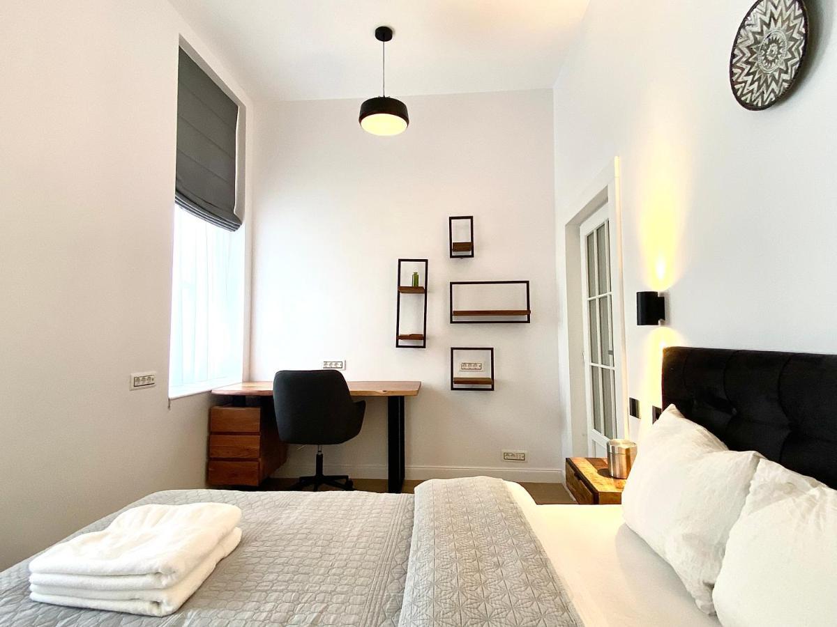 10 Council Square Apartman Brassó Kültér fotó